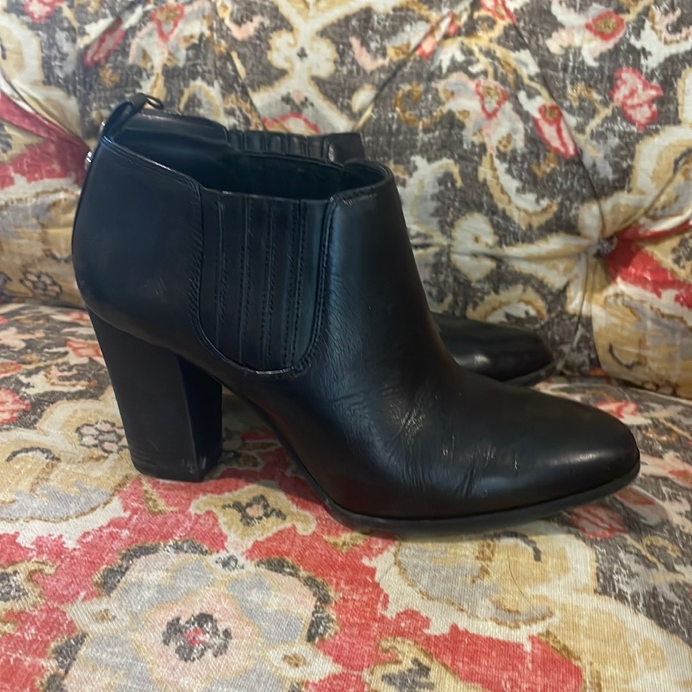 Michael Kors 7.5 boot
